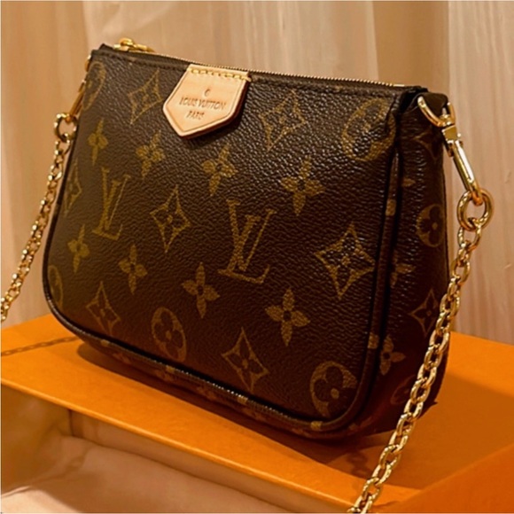 💯% Authentic Louis Vuitton Pochette✨ - Picture 3 of 3